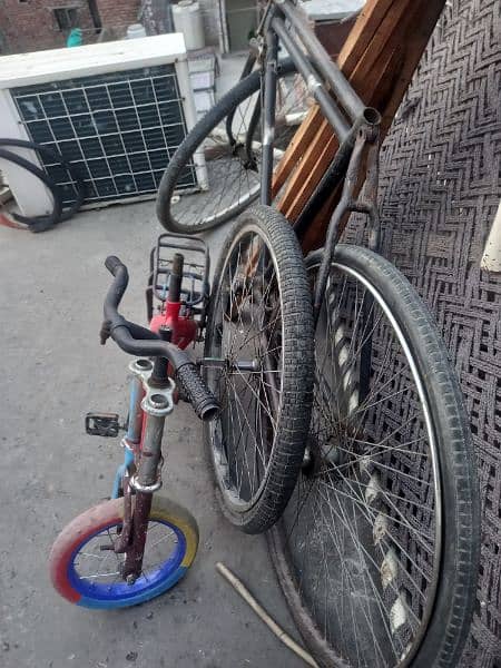 2 cycle baba cycle 7000 or choti 3500 ki urgent sale kr lni hy 0