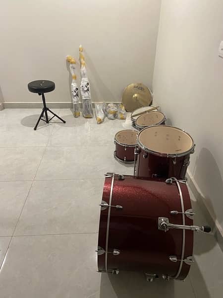 Drums and rock cymbals set 1