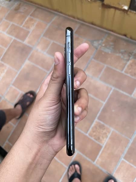 Iphone 11 pro 256gb non-pta For sale in Good  condition 3