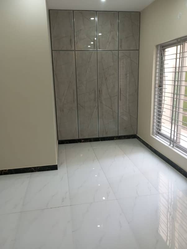 10 MARLA HOUSE AVAILABLE FOR SALE IN WAPDA TOWN PHASE 1 BLOCK J2 1