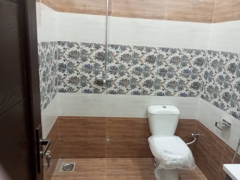10 MARLA HOUSE AVAILABLE FOR SALE IN WAPDA TOWN PHASE 1 BLOCK J2 2