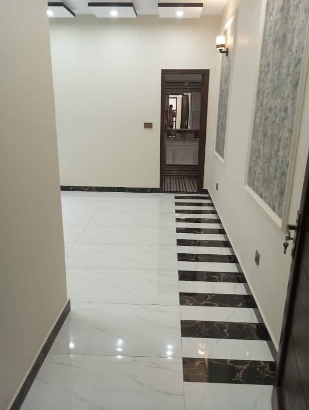 10 MARLA HOUSE AVAILABLE FOR SALE IN WAPDA TOWN PHASE 1 BLOCK J2 13