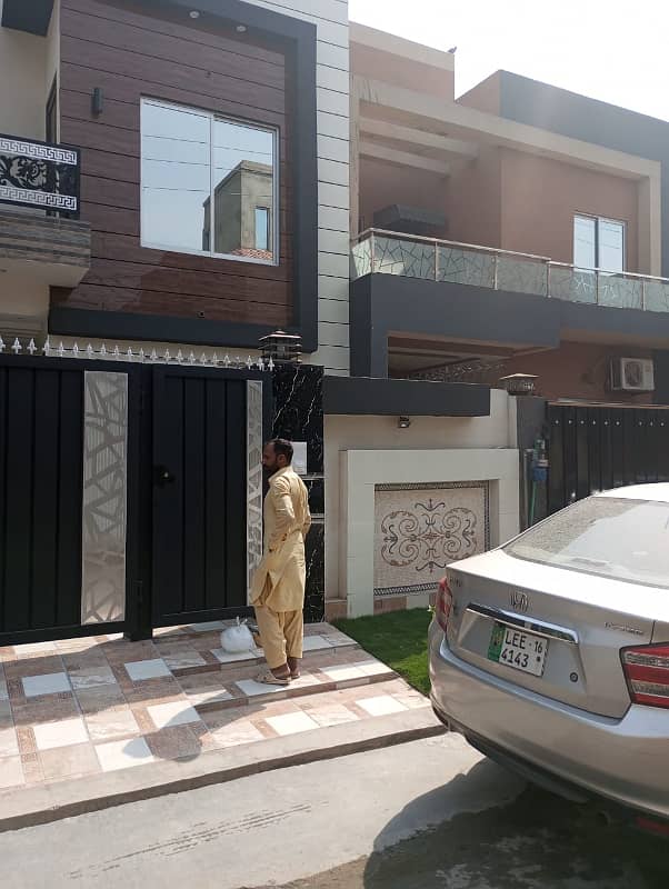 10 MARLA HOUSE AVAILABLE FOR SALE IN WAPDA TOWN PHASE 1 BLOCK J2 18