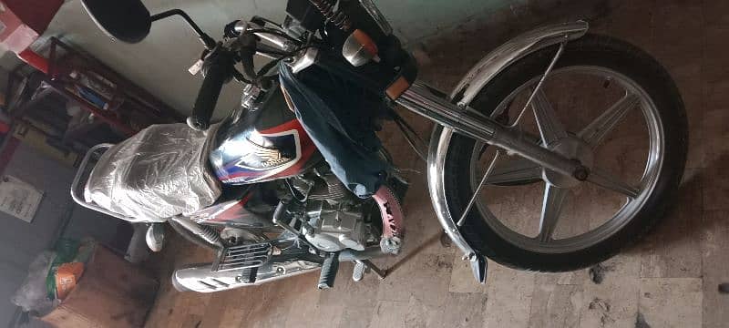Honda cg 125 with allow rims and tube less tyre 3