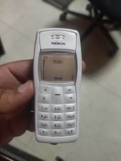Nokia 1100 white display