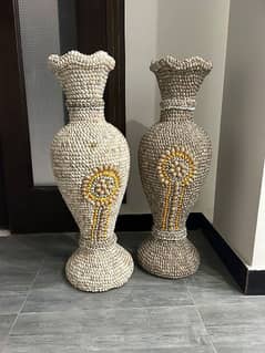 Handcrafted seaschell vase 0