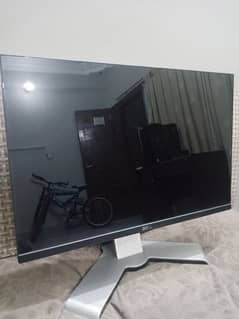Dell LCD monitor (borderless) for sale