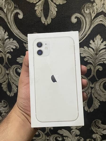 Iphone 11 Factory Unlocked 64Gb white color Non PTA 4