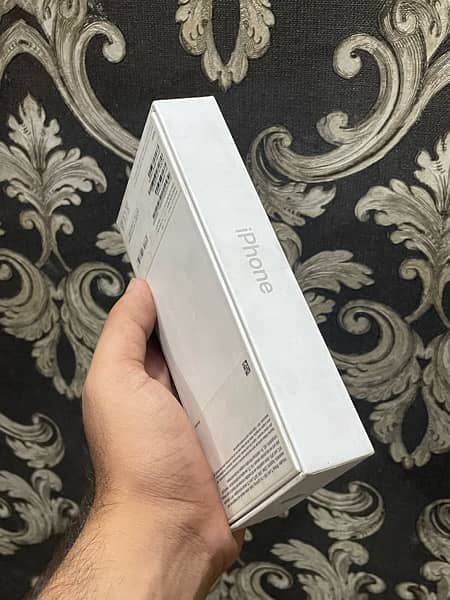 Iphone 11 Factory Unlocked 64Gb white color Non PTA 5