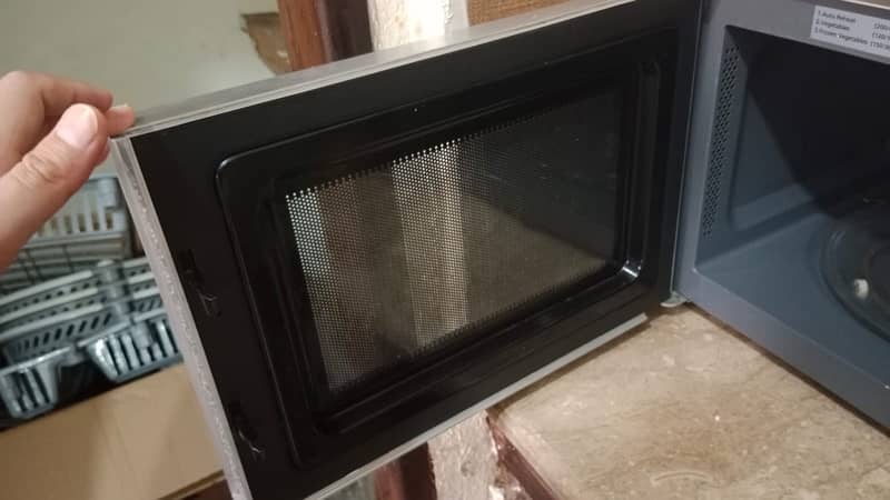 Perfect Condition Microwave Oven For Sale 2
