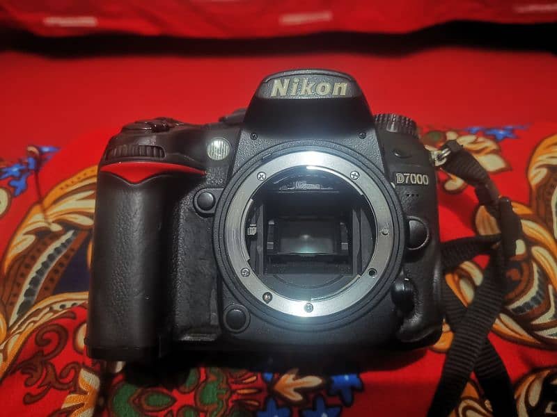 DSLR (Nikkon D7000) Camera. 0