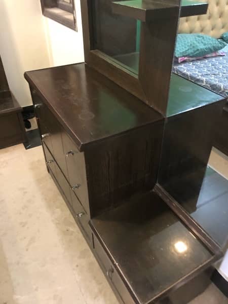 Double mirror dressing table 2