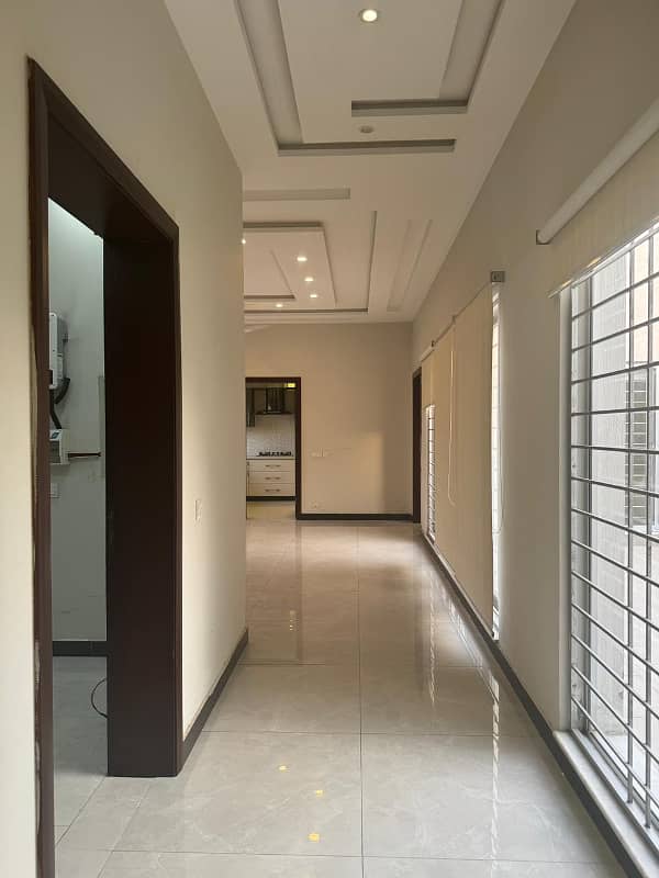 SEPRATE GATE ONE KANAL UPPER PORTION FOR RENT DHA PHASE 8 8