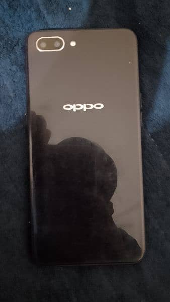 I'm selling oppo a3s with box 0