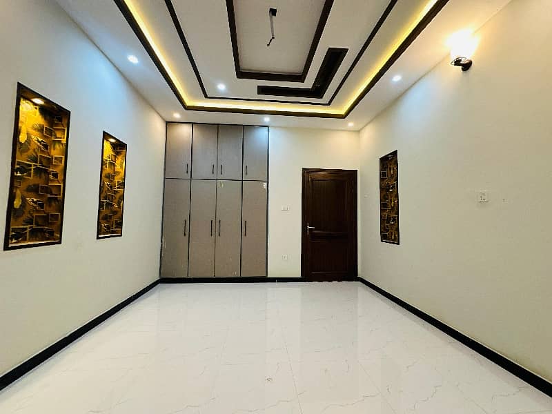 Prime Location House Spread Over 7 Marla In Sufiyan Garden Available 21