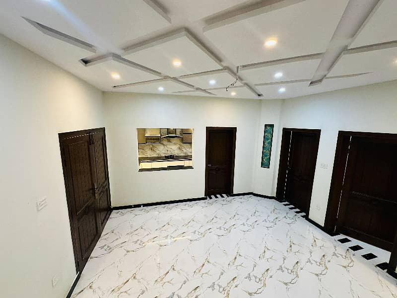 Prime Location House Spread Over 7 Marla In Sufiyan Garden Available 25
