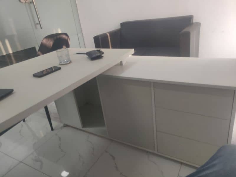 Office furniture and table 0
