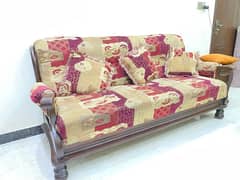soffa set  5seater 3alag 2 alag alag hn achi condition or wood be achi