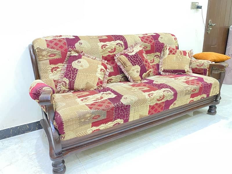 soffa set  5seater 3alag 2 alag alag hn achi condition or wood be achi 0