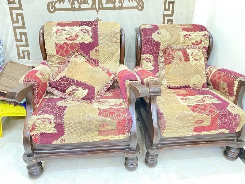 soffa set  5seater 3alag 2 alag alag hn achi condition or wood be achi 1