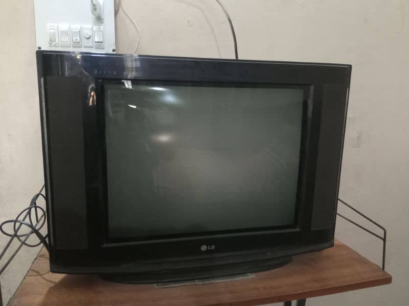 LG tv in running condition and low price 2