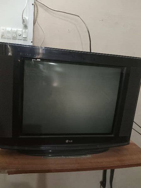 LG tv in running condition and low price 3