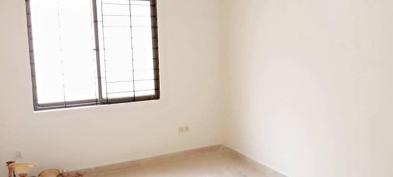defence 300 yards first floor portion for rent 6