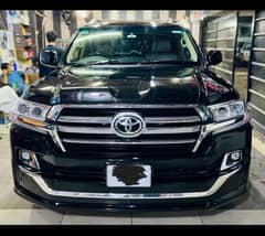 Land Cruiser Front Grill 2019 model. 2015-2021