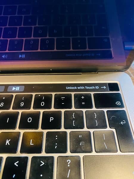 MacBook Pro 2018 (Display issue) 1
