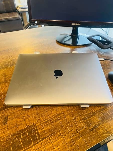 MacBook Pro 2018 (Display issue) 2