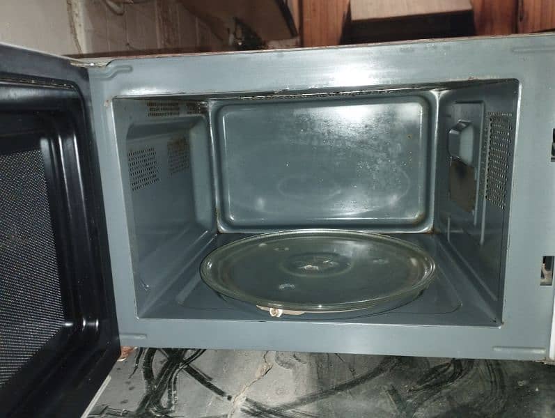 Haier grill microwave oven: Model:HDN-2380EG 1