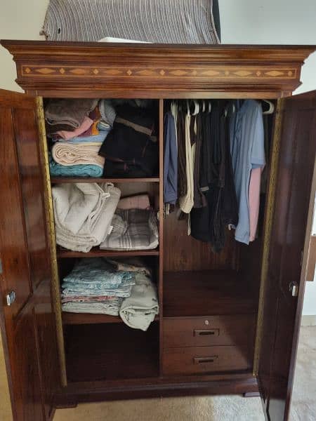 Wardrobe / Cupboard / Almirah / Almari 2