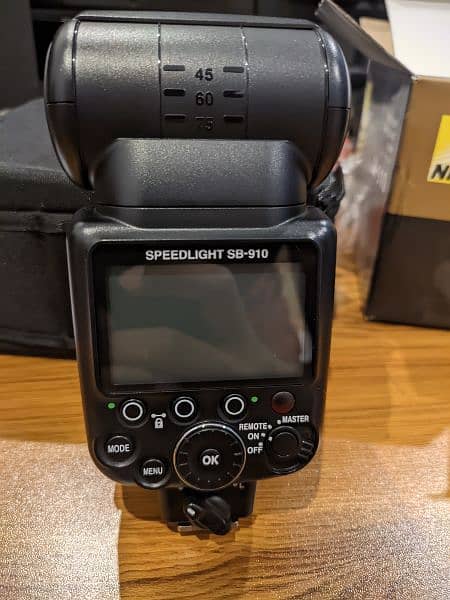Nikon SB910 Speedlight Flash 4