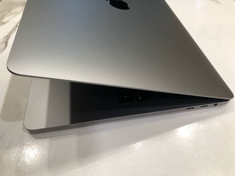Apple Macbook pro 2019  13” for sale 2