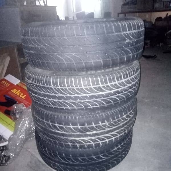 Tyre 1856515 0