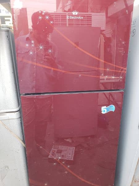 I am selling my Electrolux refrigerator in good condition 0