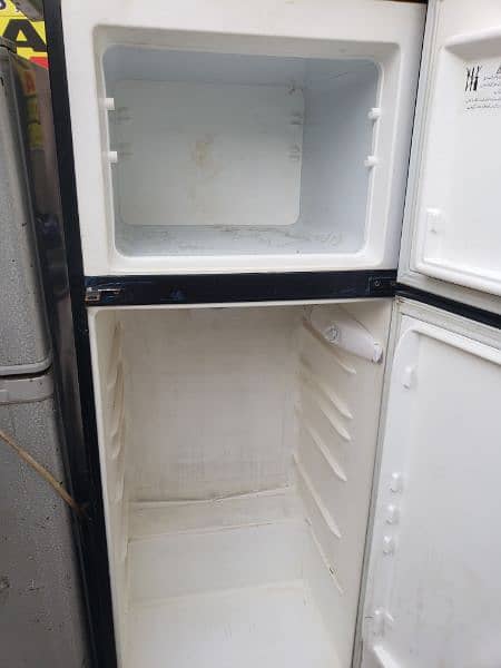 I am selling my Electrolux refrigerator in good condition 1