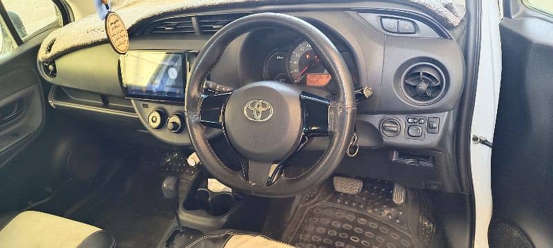 Toyota Vitz 2018 4