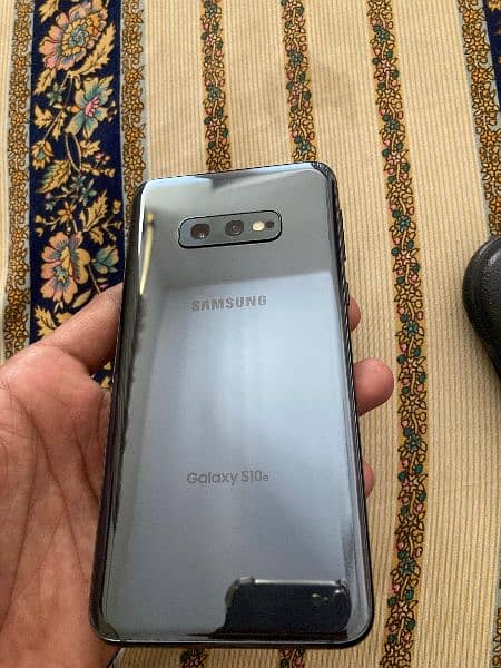 Samsung Galaxy s10e 1