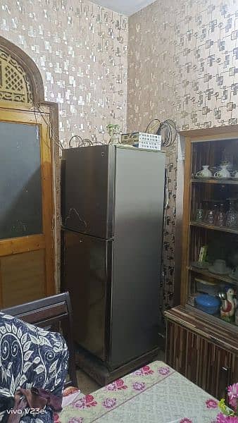 family size fridge in gud condition 0