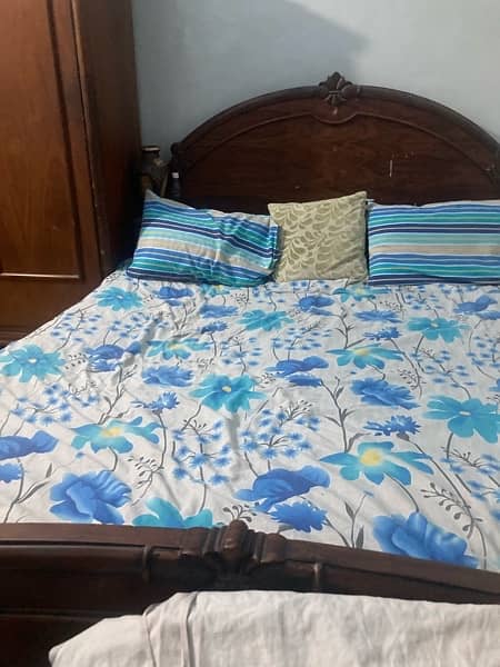 Pure wooden Bed King Size Only Need polish 10/10 Urgent sale 1