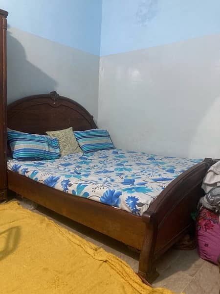 Pure wooden Bed King Size Only Need polish 10/10 Urgent sale 3