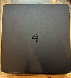 Ps 4 slim 1 tb 10/10 condition with 2 controllers and 3 games cds 0