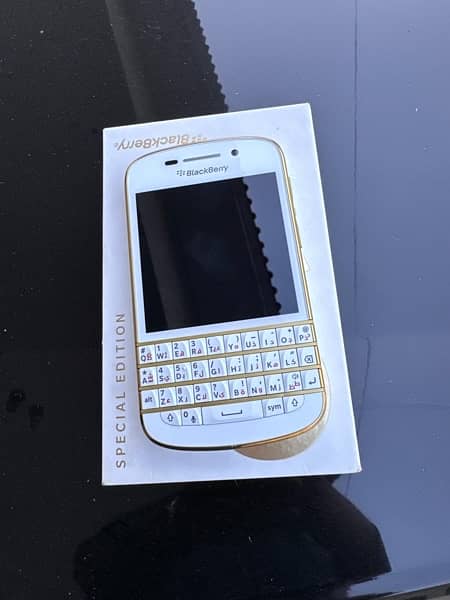 Blackberry Q10 like New PTA approved gold special edition 1