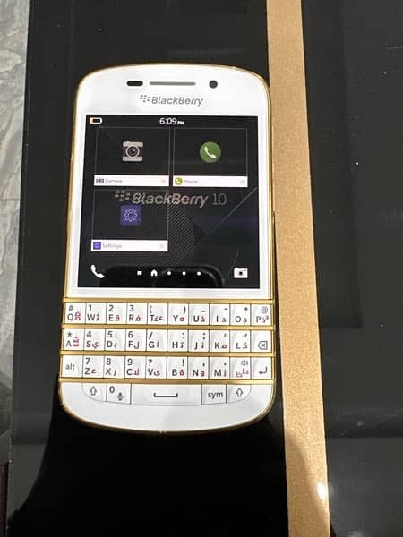 Blackberry Q10 like New PTA approved gold special edition 8
