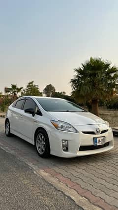 TOYOTA PRIUS 1.8 S FOR SALE