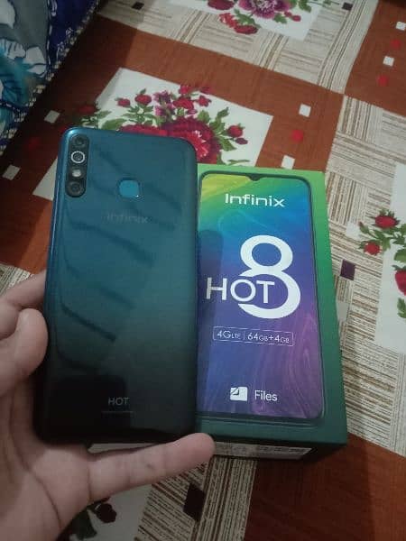 infinix hot 8    4/64 panal chang all ok with box 03431321366 2
