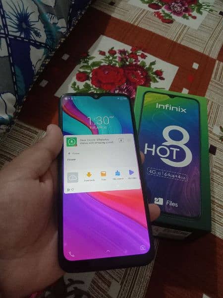 infinix hot 8    4/64 panal chang all ok with box 03431321366 3