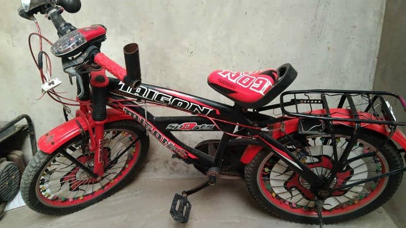 Trigon cycle  in good condition 6 month used but horn not avaliable 0