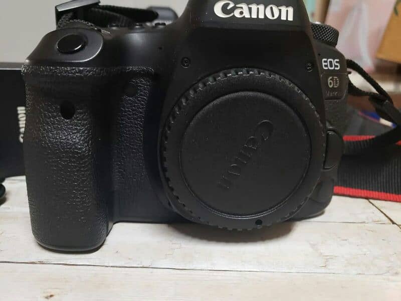 DSLR Canon 6D Mark 2 camera 0